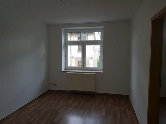 2-Raum-Wohnung mit Einbauküche in Ellefeld, ca. 40 m² – ab 01.05.2026 - Photo 1