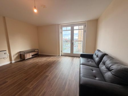 2 bedroom flat to rent - Photo 2