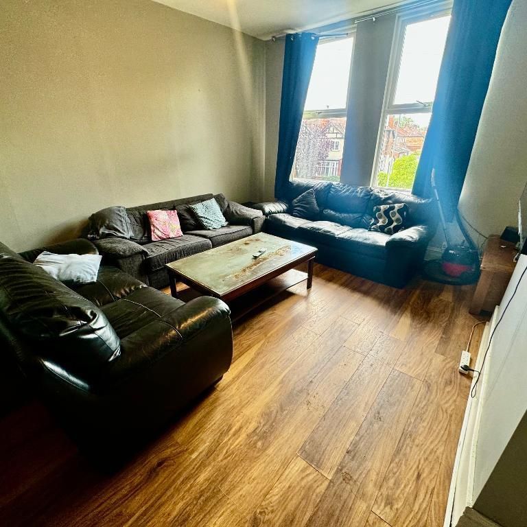 10 bedroom detached house to rent - Photo 1