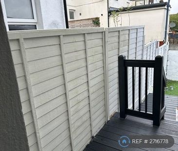 1 bedroom in a house share to rent - Photo 5