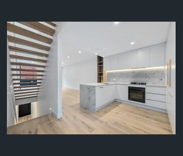 Stunning designer townhouse! - Photo 2