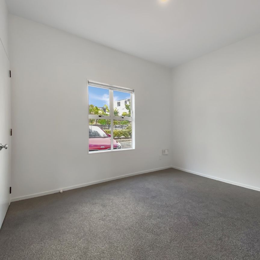 Welcome home to 5/25 Mana Street. - Photo 1