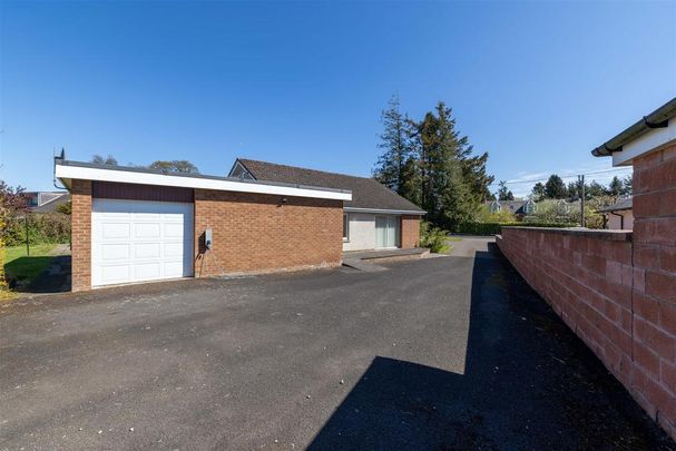 4 bedroom detached bungalow to rent - Photo 1