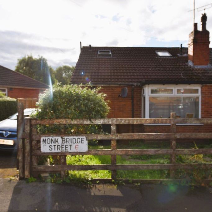 3 bedroom House in Monkbridge Street Bed), Leeds - Photo 1