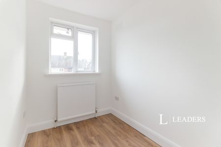 3 bedroom house to rent Sherborne Road, Sutton, SM3 - Photo 5