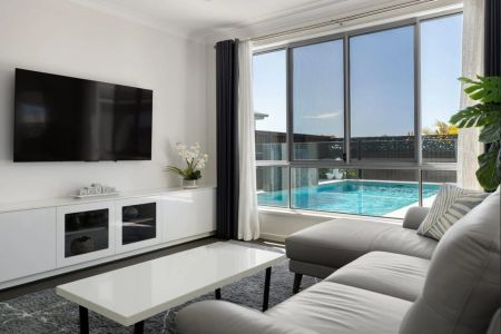 Huge 4 Bedroom House in the Beautiful Breeze - Photo 3