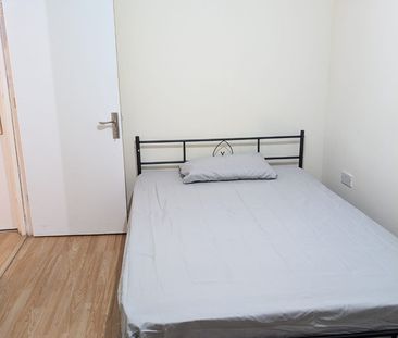 Room in a Shared House, Chester Road, E16 - Photo 3