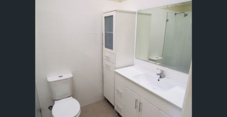 Fantastic 2 bedroom Townhouse In Convenient Location - Photo 4