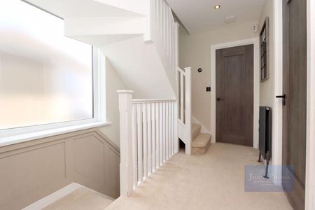 4 bedroom semi-detached house to rent - Photo 3
