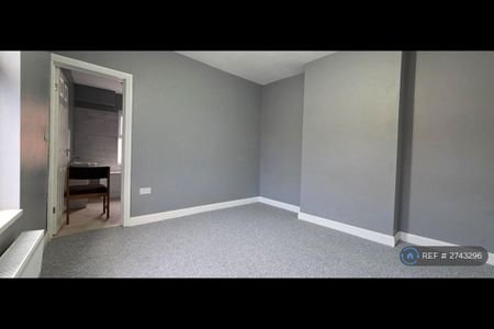 2 bedroom end of terrace house to rent - Photo 3