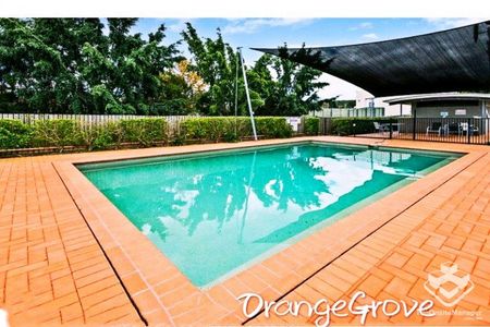 Stunning 3-Bedroom Townhouse â Ideal for Families or Professionals-Orange Grove Rd, Salisbury - Photo 3