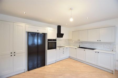 3 bedroom detached house to rent - Photo 2