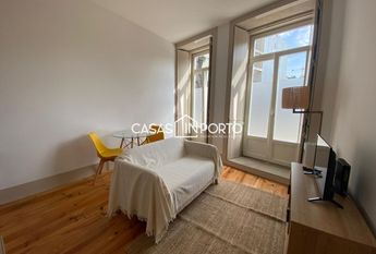 Apartamento T0+1 para arrendamento na Rua Santa Catarina, Porto