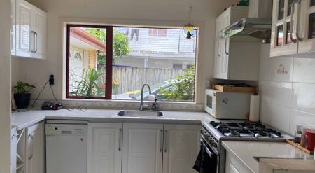 4-bedroom house for rent!! - Photo 2