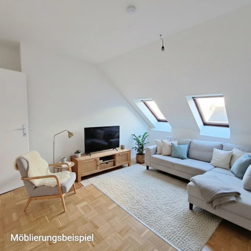 Dachgeschoßwohnung im Altbau: Erstbezug nach Sanierung mit Balkon und Einbauküche! - Foto 1