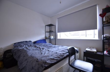 3 bedroom Apartment to rent - Photo 3