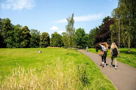 The Oakgate, KT22 7RZ, Surrey - Photo 4