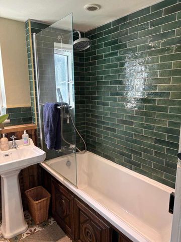 Semi-detached, three bed cottage, with large garden and ample of off road parking. - Photo 4