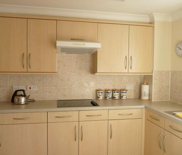 2 bedroom retirement property to rent - Photo 6