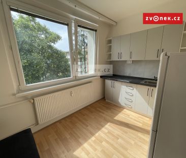 Pronájem bytu 1+1 35 m², Javorová, Zlín - Photo 2