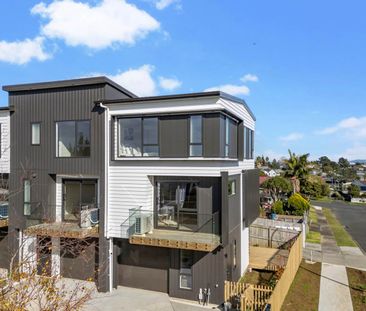 Mangere, 4 bedrooms - Photo 1