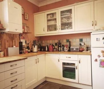 2 Bed Maisonette, Avenue Road, W3 - Photo 6