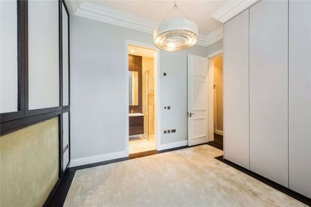This exquisite two/three bedroom apartment on the second floor of this beautiful period building has been extensively refurbished throughout boasting 3.3m ceiling heights. - Photo 2