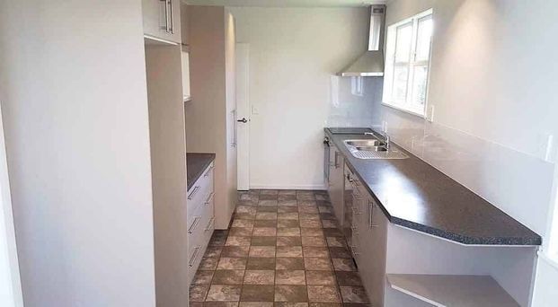 Charming 4BR Home in Birkdale - Photo 1