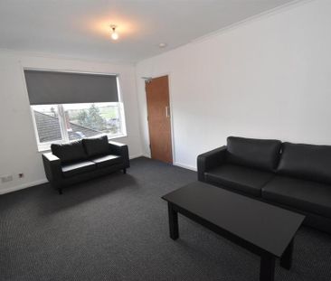 4 bedroom flat to rent - Photo 2