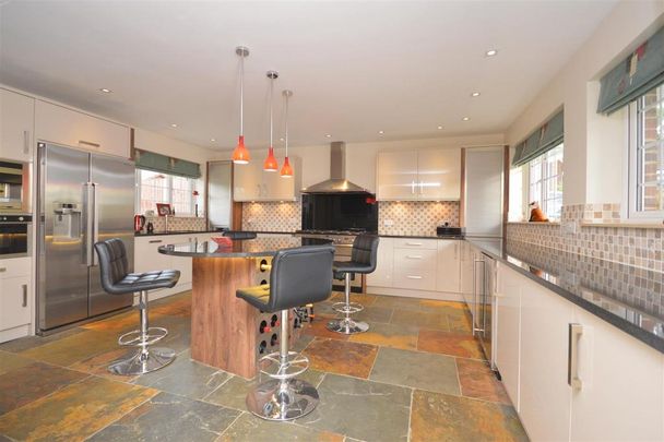 4 bedroom detached house to rent - Photo 1