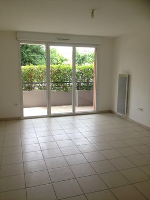 location Appartement T2 DE 42.99m² À ROQUETTES - Photo 1