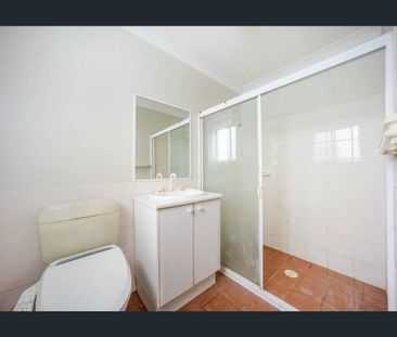 Prime location close to top schools - Photo 3