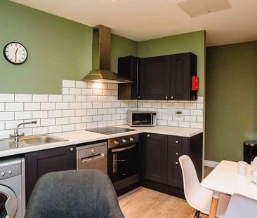 Ntu // Lister Gate // Bed & Bathroom // All Bills Inc, NG1 - Photo 1