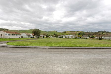 For Rent 2 Bedroom Townhouse - Photo 2