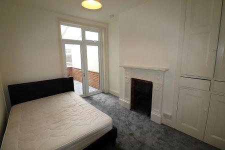 1 bedroom in a house share to rent - Photo 3