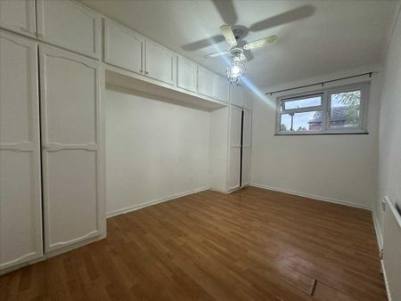 3 bedroom end of terrace house to rent - Photo 5