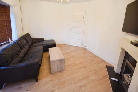 4 bedroom apartment to rent - Photo 2