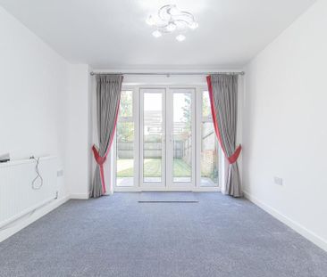 4 bedroom detached house to rent - Photo 4