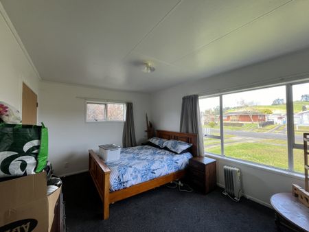 Three Bedroom Family Home - Photo 4