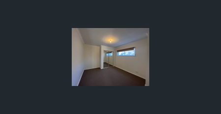 Spacious and modern 3-bedroom townhouse in Lalor - Photo 4