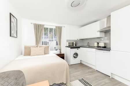 Studio Flat, Leinster Gardens, W2 - Photo 2
