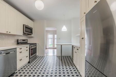 For Lease - 250 Roxton Road, Toronto, Ontario - Photo 3