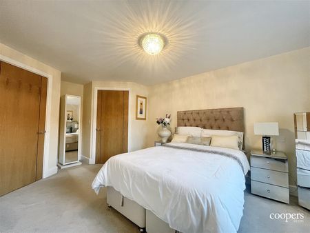 Lysander House, Josiah Drive, Ickenham, UB10 - Photo 4