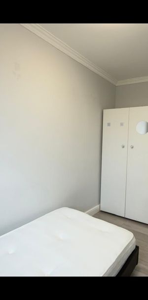 Room in a Shared House, Hawker, NW9 - Photo 2