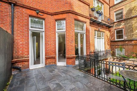 A bright and expansive self-contained studio apartment benefitting from high ceilings and a private terrace, walking distance to Gloucester Road Station - Photo 4