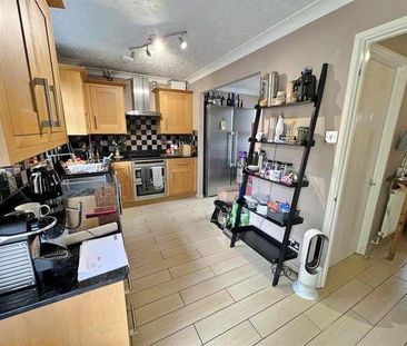 St. Clements Way, Bishopdown, SP1 - Photo 4