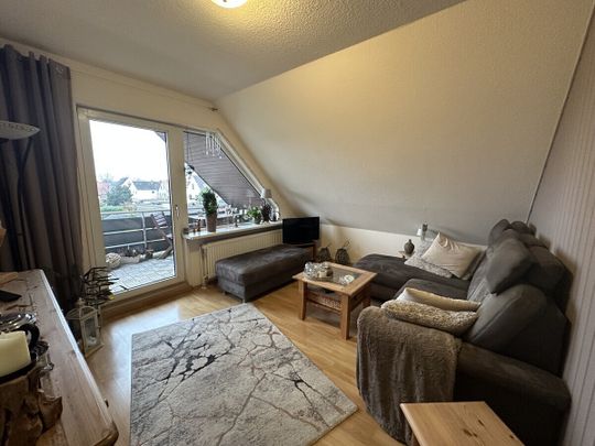 Delmenhorst: Ruhige und gemütliche 2 Zimmer DG-Whg. mit EBK, Loggia, Stellplatz und Kellerraum - Photo 1