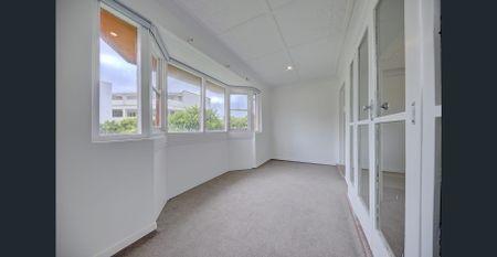 Footsteps from Bondi Beach - Photo 3