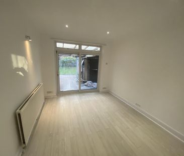 3 bedroom detached house to rent - Photo 2