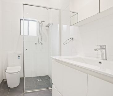 Immaculate Three-Bedroom Family Home with Gas Cook-Top, Double Carp... - Photo 6